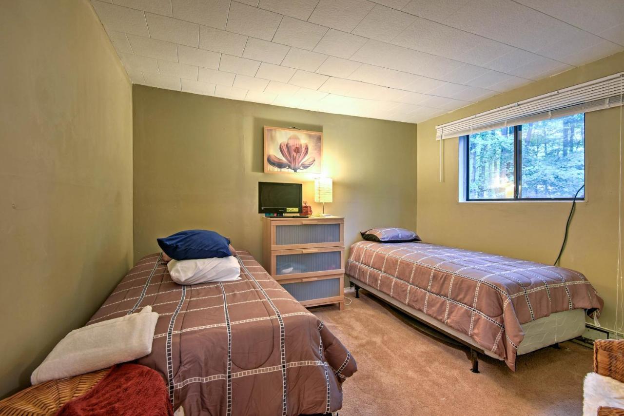 Cozy Arrowhead Lake Home With Sunroom And Pool Access! Pocono Lake ภายนอก รูปภาพ